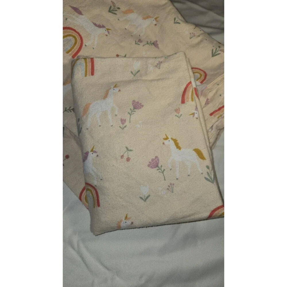 Pillowfort Twin Unicorn Kids' Bedding Set with Fitted, Flat Sheets & Pillowcase